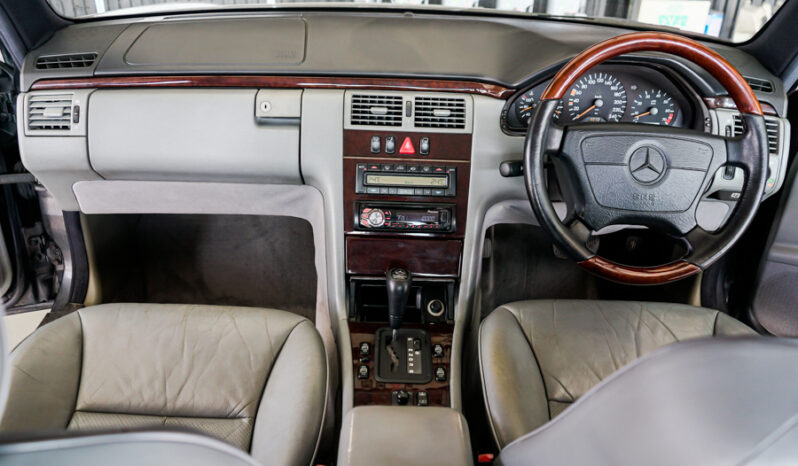 Mercedes-benz E230 Elegance ปี 1997 full