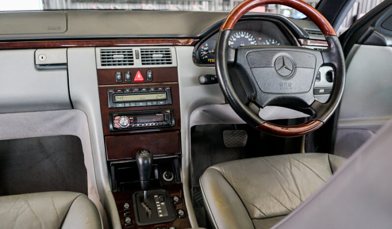 Mercedes-benz E230 Elegance ปี 1997 full