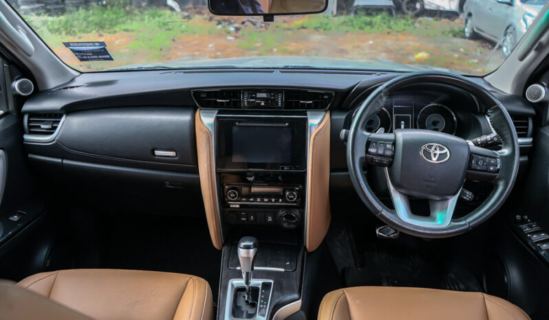 Toyota Fortuner 2.8V 4WD ปี2016 full