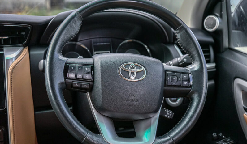 Toyota Fortuner 2.8V 4WD ปี2016 full