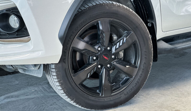 Toyota Fortuner 2.8TRD Back Top 2WD ปี 2016(17) full