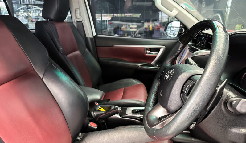 Toyota Fortuner 2.8TRD Back Top 2WD ปี 2016(17) full
