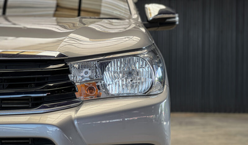 Toyota Hilux Revo DCab 2.4 E MT 2018 full