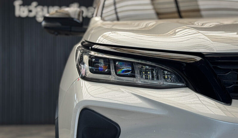 Toyota Fortuner Legender 2.8Back Top 4WD ปี2020 full