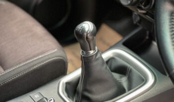 Toyota Hilux Revo DCab 2.4 E MT 2018 full