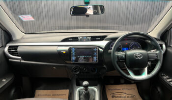 Toyota Hilux Revo DCab 2.4 E MT 2018 full