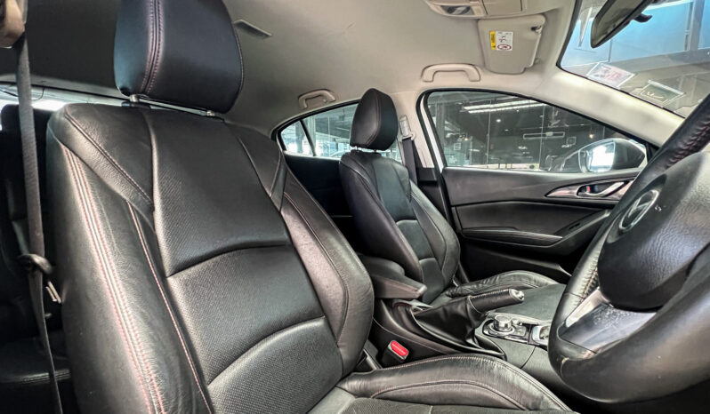 Mazda 3 Hatchback 2.0 S 2015 full