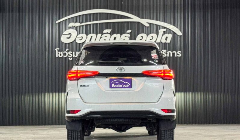 Toyota Fortuner Leader 2.4G ปี2022 full