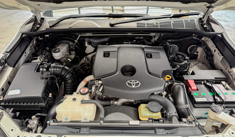 Toyota Fortuner Legender 2.4 Back Top 4WD ปี2021 full