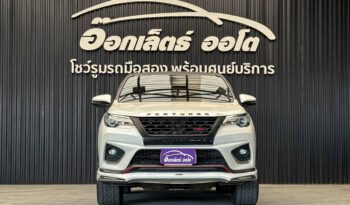 Toyota Fortuner 2.8 TRD Sportivo Black Top 2WD ปี 2018 full