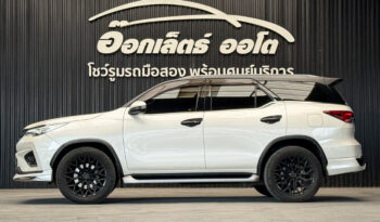 Toyota Fortuner 2.8 TRD Sportivo Black Top 2WD ปี 2018 full