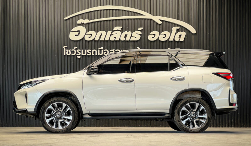 Toyota Fortuner Legender 2.8 Back Top 4WD ปี2021 full
