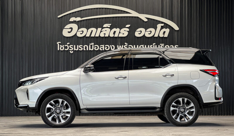 Toyota Fortuner 2.8 Legender Black Top 2WD 2022 full