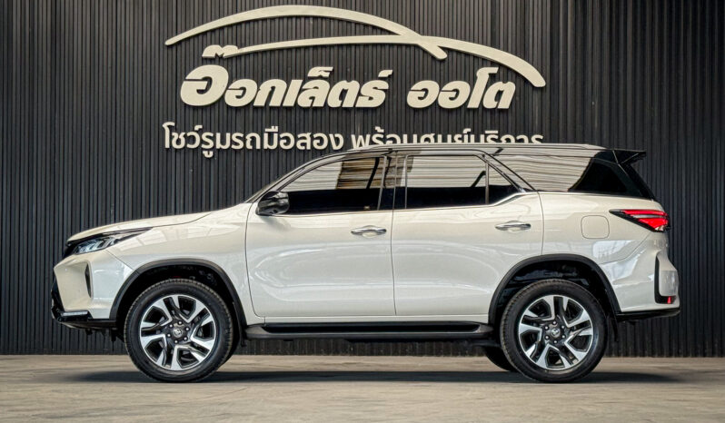 Toyota Fortuner Legender 2.4 Back Top 4WD ปี2021 full