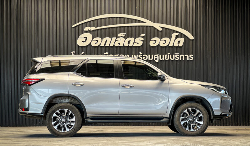 Toyota Fortuner Leader 2.4V 4WD ปี 2022 full