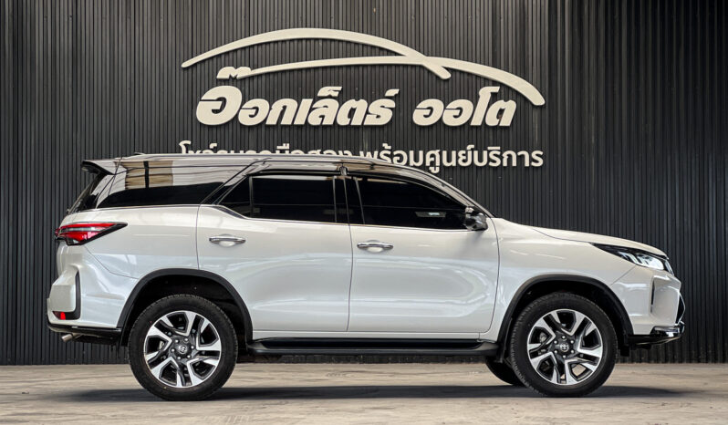 Toyota Fortuner 2.8 Legender Black Top 2WD 2022 full