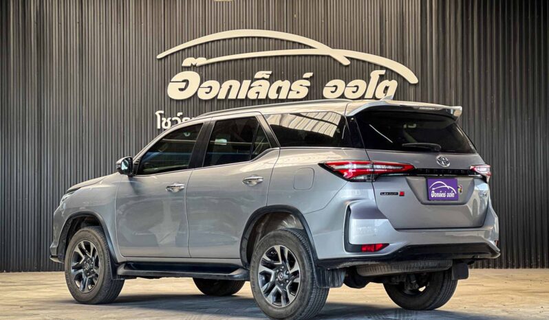 Toyota Fortuner Leader 2.4V 4WD ปี 2022 full