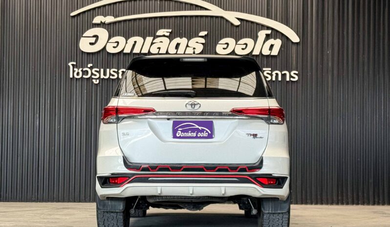 Toyota Fortuner 2.8 TRD Sportivo Black Top 2WD ปี 2018 full