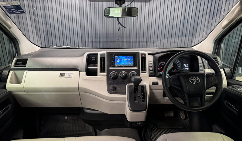 Toyota New Commuter 2.8Dlisel A/T ปี2019 full