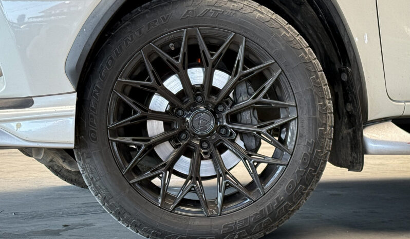 Toyota Fortuner 2.8 TRD Sportivo Black Top 2WD ปี 2018 full