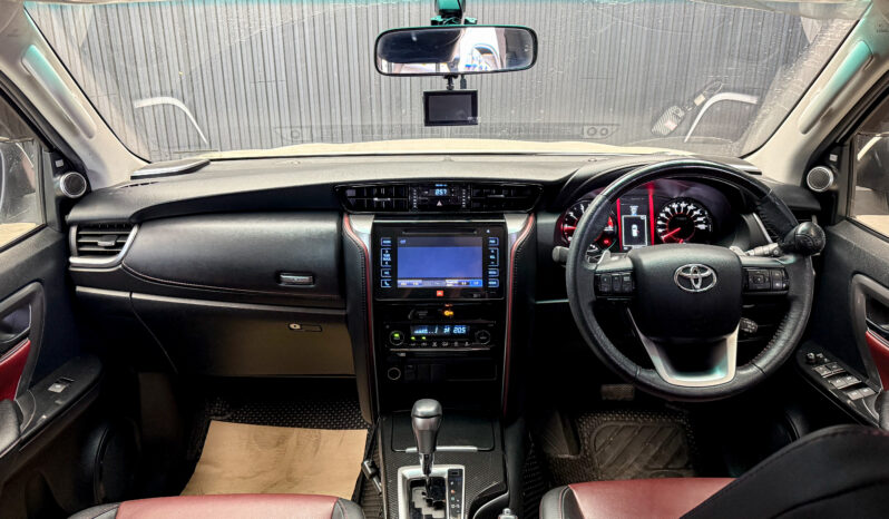 Toyota Fortuner 2.8 TRD Sportivo Black Top 2WD ปี 2018 full