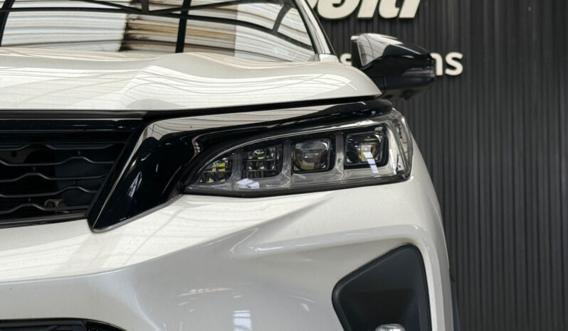Toyota Fortuner Legender 2.4 Back Top 2WD ปี2022 full