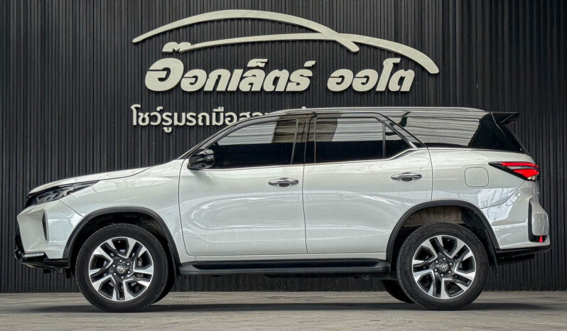 Toyota Fortuner Legender 2.4 Back Top 2WD ปี2022 full