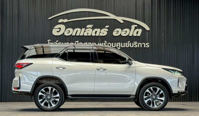 Toyota Fortuner Legender 2.4 Back Top 4WD ปี2021 full