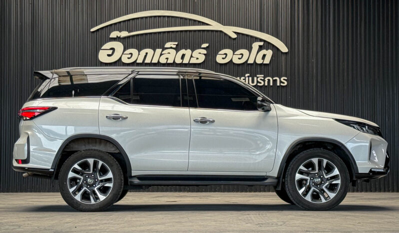 Toyota Fortuner Legender 2.4 Back Top 2WD ปี2022 full