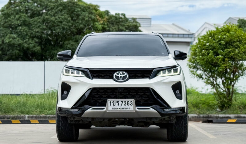Toyota Fortuner 2.4 Legender Black Top 2WD 2020 full