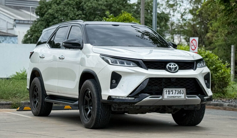 Toyota Fortuner 2.4 Legender Black Top 2WD 2020 full