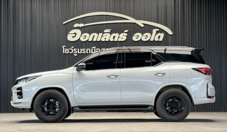Toyota Fortuner Legender 2.4 Back Top 2WD ปี2022 full