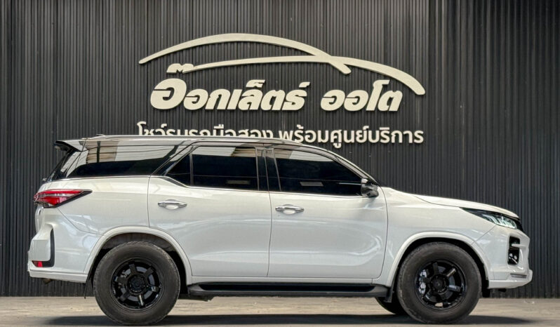 Toyota Fortuner Legender 2.4 Back Top 2WD ปี2022 full