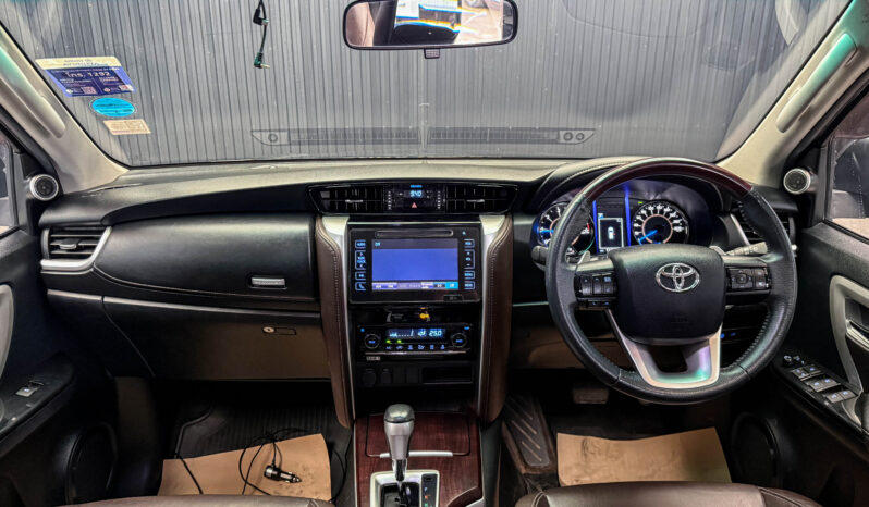 Toyota Fortuner 2.4 V Navi 2WD 2019 full