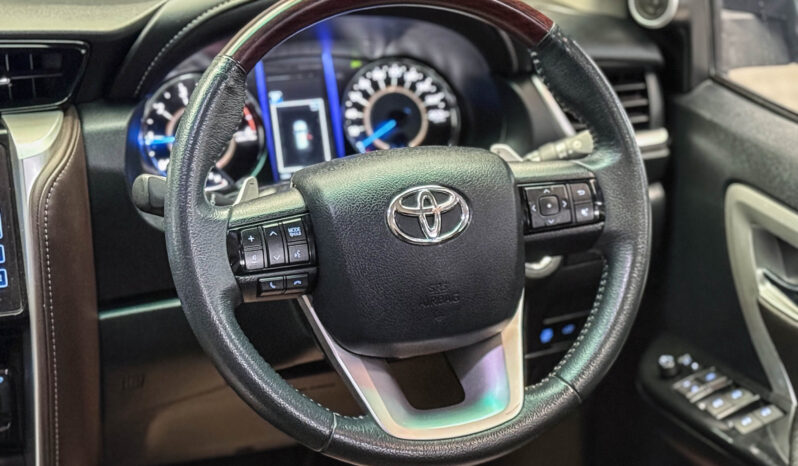 Toyota Fortuner 2.4 V Navi 2WD 2019 full