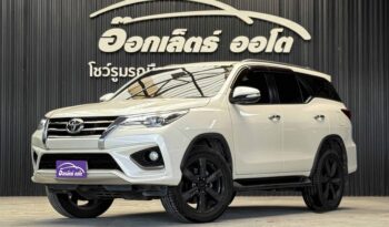 Toyota Fortuner 2.8 TRD Sportivo 2WD 2017 full