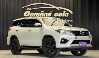 Toyota Fortuner 2.8 TRD Sportivo 2WD 2017 full