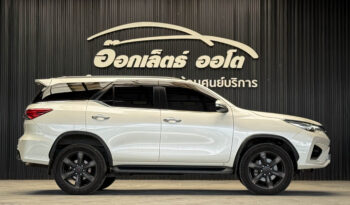 Toyota Fortuner 2.8 TRD Sportivo 2WD 2017 full