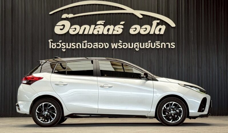 Toyota Yaris 1.2 Sport Premium Black Roof (MNC) 2022 full