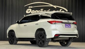 Toyota Fortuner 2.8 TRD Sportivo 2WD 2017 full