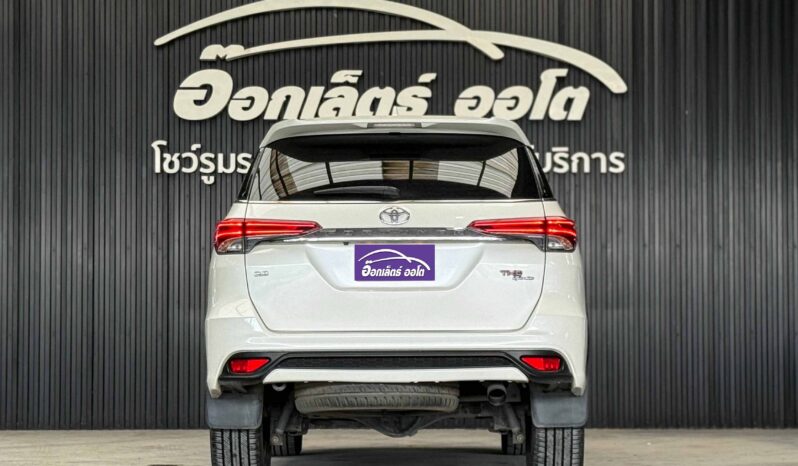 Toyota Fortuner 2.8 TRD Sportivo 2WD 2017 full
