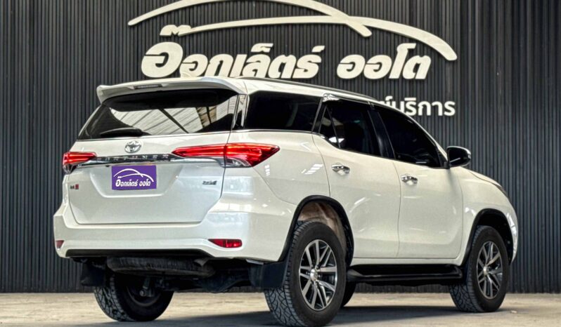 Toyota Fortuner 2.8V 4WD 2016 full