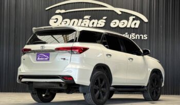 Toyota Fortuner 2.8 TRD Sportivo 2WD 2017 full