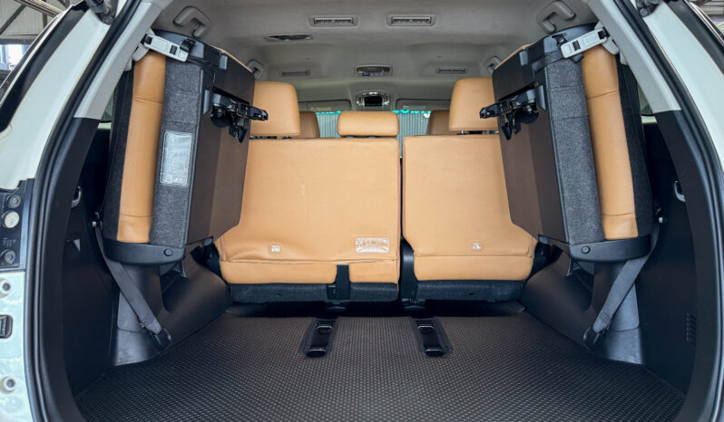 Toyota Fortuner 2.8V 4WD 2016 full