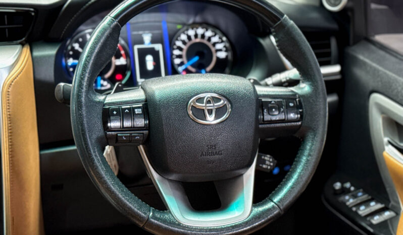 Toyota Fortuner 2.8V 4WD 2016 full