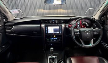 Toyota Fortuner 2.8 TRD Sportivo 2WD 2017 full