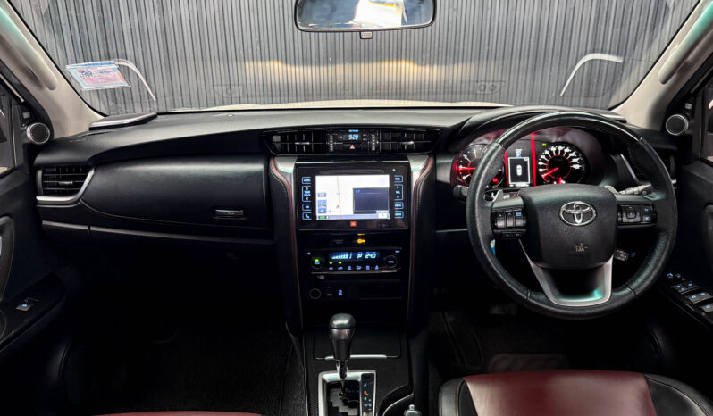 Toyota Fortuner 2.8 TRD Sportivo 2WD 2017 full