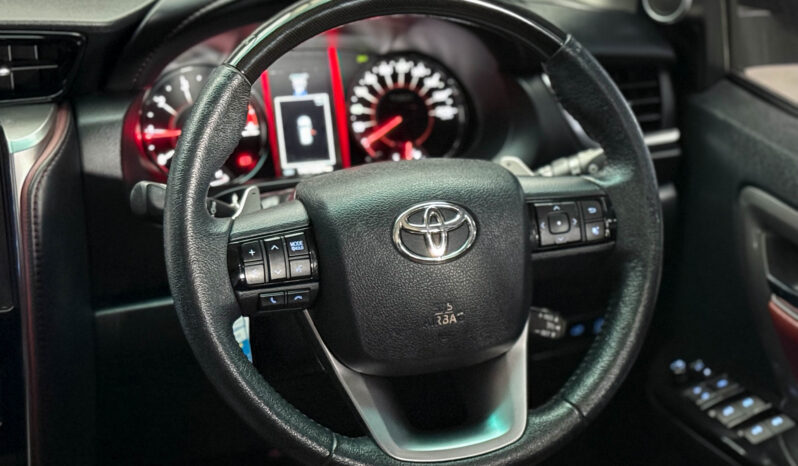 Toyota Fortuner 2.8 TRD Sportivo 2WD 2017 full