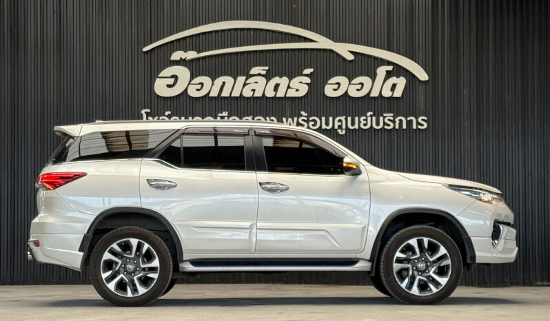 Toyota Fortuner 2.4 V 2WD ปี2018 full