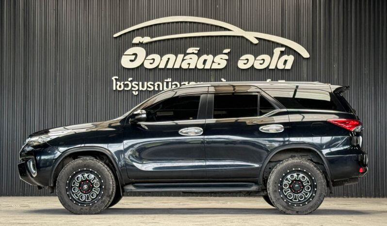 Toyota Fortuner 2.4 V Navi 2WD 2016 full